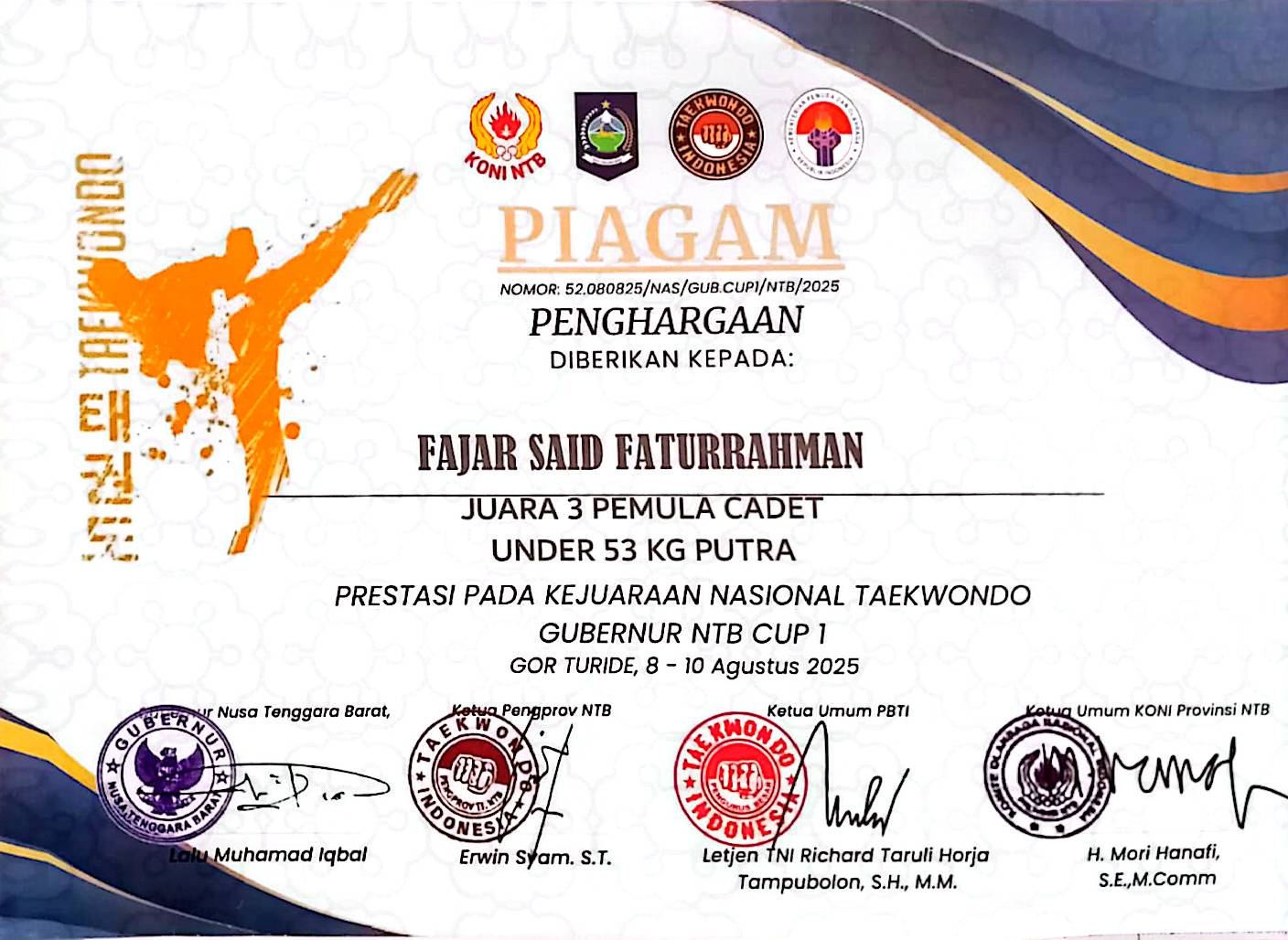 Juara 3 Pemula Cadet Under 53 KG Putra diberikan kepada Fajar Said Faturrahman